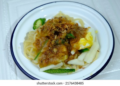 Mee Rojak Is Malaysia Indian Food Of Noodle With Peanut Sauce. One Of Very Famous Food In Asia.