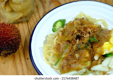 Mee Rojak Is Malaysia Indian Food Of Noodle With Peanut Sauce. One Of Very Famous Food In Asia.