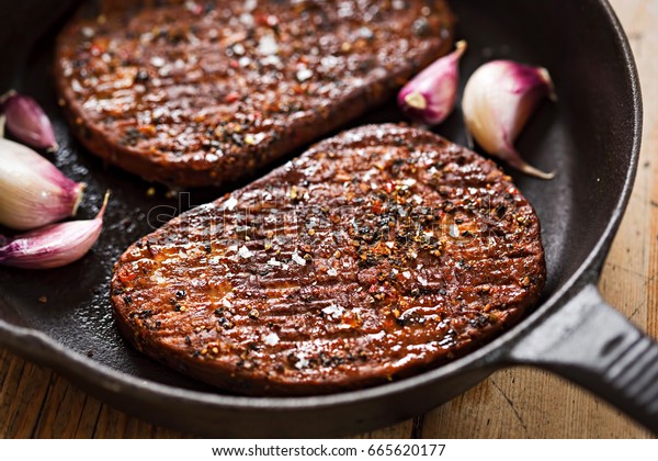 Meet free savoury flavour grillsteak, made with\
Mycoprotein, in pepper coating\
