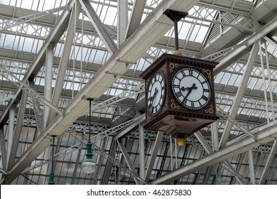 Meeting Point of Glasgow Central Train Station, the famous vintage clock.