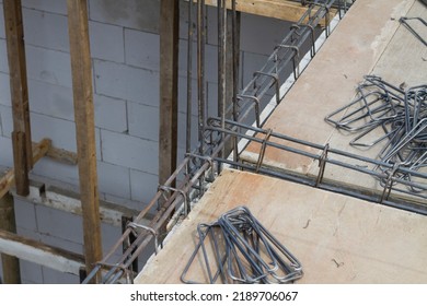 the meeting of the reinforcement joints between beams and columns - Shutterstock ID 2189706067