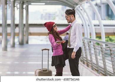 288 Two Friends Meet At The Airport Images, Stock Photos & Vectors ...