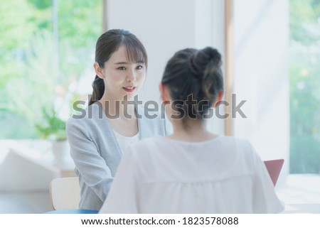 Meeting young asian women in the room. Consultant.