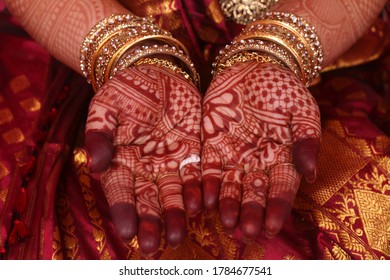 Mehendi Applied On The Hands Of Indian Muslim Bride!!