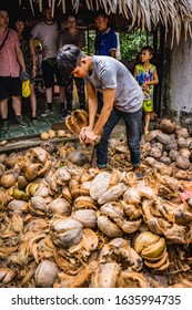 MEKONG DELTA, VIETNAM - FEBRUAR 2019: Vietnamese Daily Life Scene In Delta Of Mekong. Coconut Production At The Mekon River.