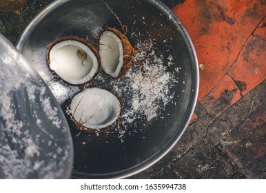 MEKONG DELTA, VIETNAM - FEBRUAR 2019: Vietnamese Daily Life Scene In Delta Of Mekong. Coconut Production At The Mekon River.