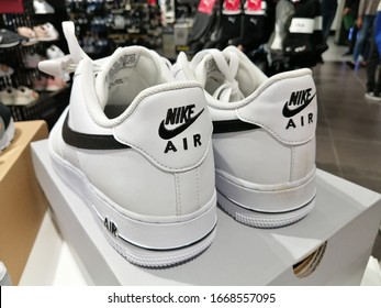 sport shoes outlet