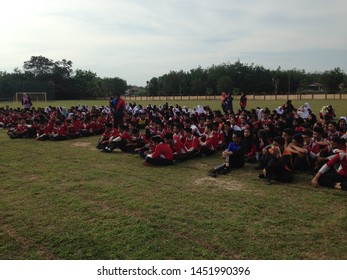 MELAKA, MALAYSIA-JULY 15,2019: Fire Drill And Training To Use A Fire Safety Tank In The School.