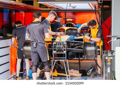 MELBOURNE, AUSTRALIA - APRIL 9: McLaren F1 Team Mechanics Work On Lando Norris' Car At The 2022 Australian Formula 1 Grand Prix On 9th April 2022