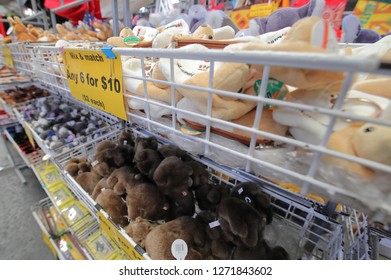 MELBOURNE AUSTRALIA - DECEMBER 1, 2018: Souvenir Shop At Queen Victoria Market In Melbourne Australia