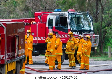 MELBOURNE, AUSTRALIA - February 10, 2015: Volunteer Fire Fighters From The North Warrandyte Brigade Of The Country Fire Authority Practicing By The Yarra River In Warrandyte, With Isuzu Fire Trucks.