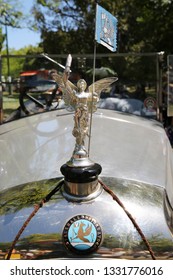 MELBOURNE, AUSTRALIA - JANUARY 26, 2019: Vauxhall Hood Ornament And Emblem On Display At 2019 Royal Automobile Club Of Victoria Australia Day Heritage Vehicle Showcase In Melbourne