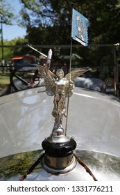 MELBOURNE, AUSTRALIA - JANUARY 26, 2019: Vauxhall Hood Ornament On Display At 2019 Royal Automobile Club Of Victoria Australia Day Heritage Vehicle Showcase In Melbourne