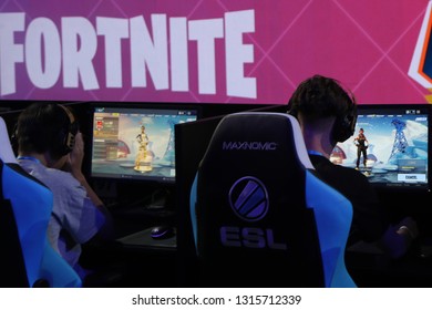 melbourne australia january 27 2019 hundreds fortnite gamers compete during fortnite summer - dpi fortnite converter