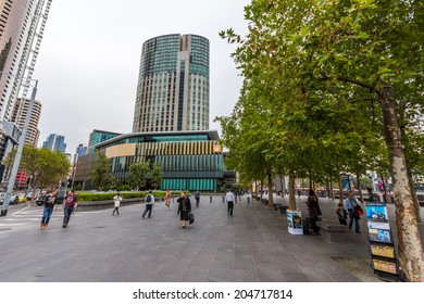 MELBOURNE, AUSTRALIA - JUNE 5, 2014: The Crown Casino And Entertainment Complex Along The Yarra Promenade. The Crown Casino Opened For Business In 1994. 