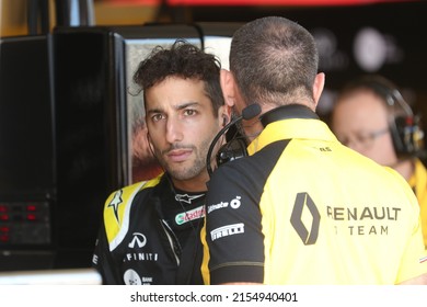 MELBOURNE, AUSTRALIA - MARCH 15: Daniel RICCIARDO
Of Renault Sport F1 Team In The Pitlane During 2nd Practice On Day 2 Of The 2019 Formula 1 Australian Grand Prix