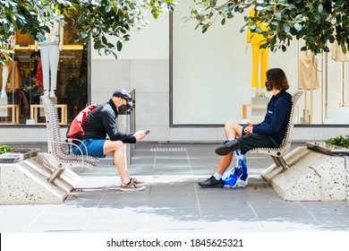 Melbourne, Australia - November 1, 2020: Cafes And Retail Shops Reopen And Crowds Flock To Melbourne City. Bourke St Mall Is Crowded And Joyous At The First Day Of Shopping In Nearly 3 Months.