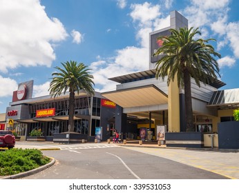 Melbourne, Australia - November 15, 2015: Brandon Park Shopping Centre In Suburban Wheelers Hill Is A Sub-regional Shopping Mall Owned By Australian Company Vicinity Limited.