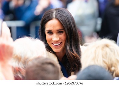 MELBOURNE, AUSTRALIA - OCTOBER 18: Prince Harry, Duke Of Sussex And Meghan Markle, Duchess Of Sussex Meet Fans At Government House In Melbourne, Australia