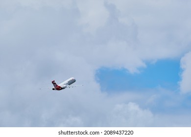 Melbourne, Victoria, Australia 12-09-2021. Flights Both International And Domestic Leaving Melbourne's Tullamarine Airport After Travel Restrictions Ease