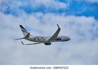 Melbourne, Victoria, Australia
12-09-2021. Flights Both International And Domestic Leaving Melbourne's Tullamarine Airport After Travel Restrictions Ease