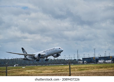 Melbourne, Victoria, Australia
12-09-2021. Flights Both International And Domestic Leaving Melbourne's Tullamarine Airport After Travel Restrictions Ease