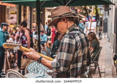 Melbourne, Victoria, Australia, January 25, 2020: A Man Is Busking At Hardware Lane, A Popular Tourist Area Filled With Cafes And Restaurants Featuring Al Fresco Dining.