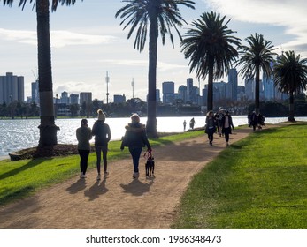 Melbourne, Victoria, Australia June  06, 2021: Groups Of People In Face Masks Exercise, Running And Walking Around Albert Park Lake During 4th Covid-19 Lockdown Becoming Fatigued And Less Compliant. 