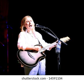 Melissa Etheridge Performing Live In Atlantic City, Nj At The Borgata Hotel And Casino On July 4th, 2008