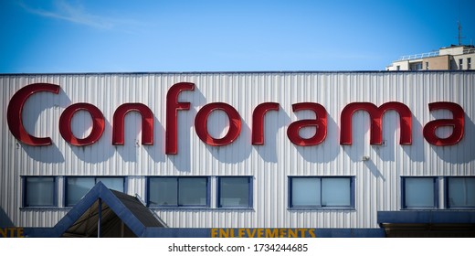 MELUN - FRANCE - MAY 2020: Conforama Signboard Which Is A French Company Specialist Of Furniture And Decoration Which Is In Balance Sheet After Confinement COVID 19