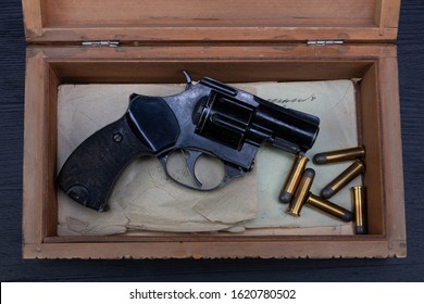 Memorabilia - Old Retro Vintage Revolver Gun With Ammunitions In Wooden Box For Letters