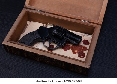 Memorabilia - Old Retro Vintage Revolver Gun With Ammunitions In Wooden Box For Letters