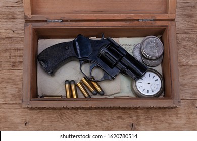 Memorabilia - Old Retro Vintage Revolver Gun With Ammunitions In Wooden Box For Letters