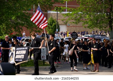 Memorial Day May 30 2022 patriotic celebration parade Grayslake IL 60030 Flags cars balloons red white blue township local political candidates