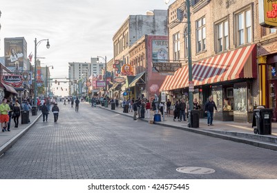 MEMPHIS, TENNESSEE - APRIL 09, 2016: Memphis Downtown And People On The Street During The Weeking Show