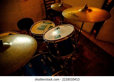 Memphis, Tennessee-USA, September 10th, 2019: A Well-used Session Drum Set Sits Empty Inside The Recording Booth At The Sun Studio. Sun Studio Famous  For Recording The First Elvis Presley Song.