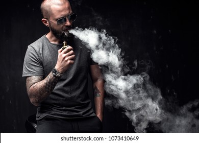 16,662 Man vaping Stock Photos, Images & Photography | Shutterstock