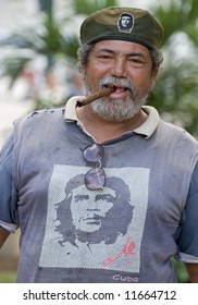 Men Dressed Like Che Guevara Portrait In Havana - Cuba