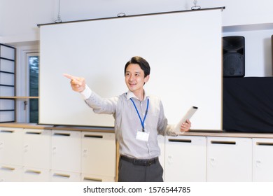 Men giving a presentation in front of the screen