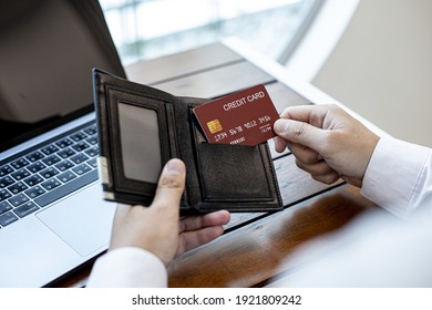 Men are pulling their credit cards out of their wallets. He is about to pay for food by credit card at restaurants, credit cards can be used for general stores and online shopping. Credit card concept - Shutterstock ID 1921809242