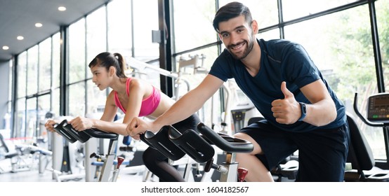 34,777 People wearing gym clothes Images, Stock Photos & Vectors ...