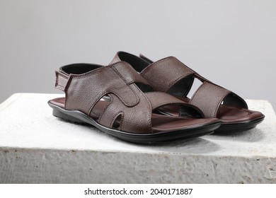 Men's brown leather office sandle