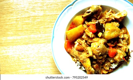 Menu Chicken Curry Massamanor Yellow Curry  Popular Plate Asie With Rice And Quinoa Lass Spicy  Ingrédients Curry  Massaman, Chicken , Onion, Carrot, Coconut Milk, Soup Chicken Stock, Peanut ,potato  