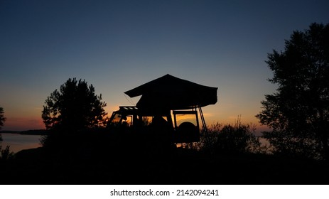 Mercedes G class with roof tent at sunset