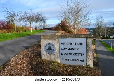 MERCER ISLAND, WA, USA – JANUARY 17, 2022: Mercer Island Community And Event Center Sign At Parking Lot Entrance
