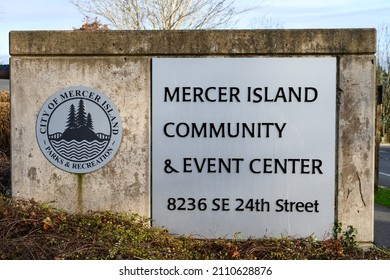 MERCER ISLAND, WA, USA – JANUARY 17, 2022: Mercer Island Community And Event Center Sign At Parking Lot Entrance
