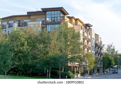 MERCER ISLAND, WASHINGTON/USA - SEP 4, 2020: The High-end Senior Citizens Retirement Community In Downtown Mercer Island On A Sunny Summer Day; Signs For Apartments Available Are Seen At The Front.