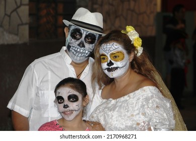 MERIDA, MEXICO - OCTOBER 28, 2016 Paseo De Las Ánimas Or Day Of The Dead - Family Makeup