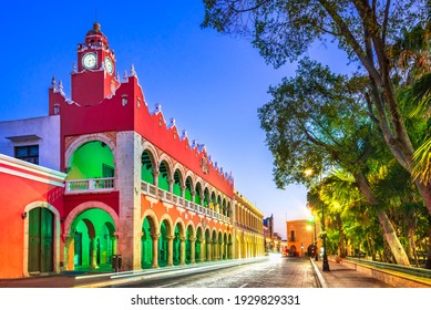 Merida, Mexico. Plaza Grande Of Spanish Colonial City Downtown In Yucatan.