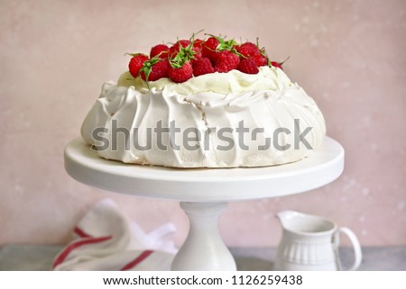 Meringue cake 